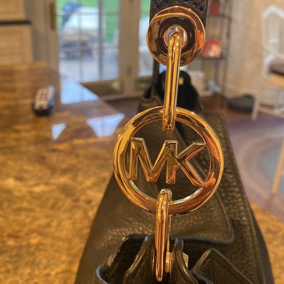 New with tag black leather Michael Kors hobo shoulder bag. - Picture 5 of 9